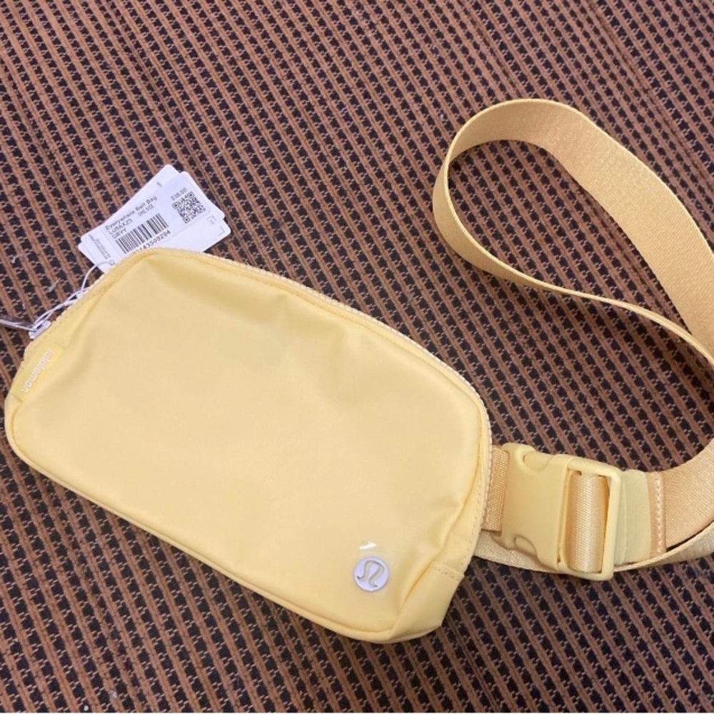 Lululemon Everywhere Belt Bag - Sunray Yellow (June 2022 Release)